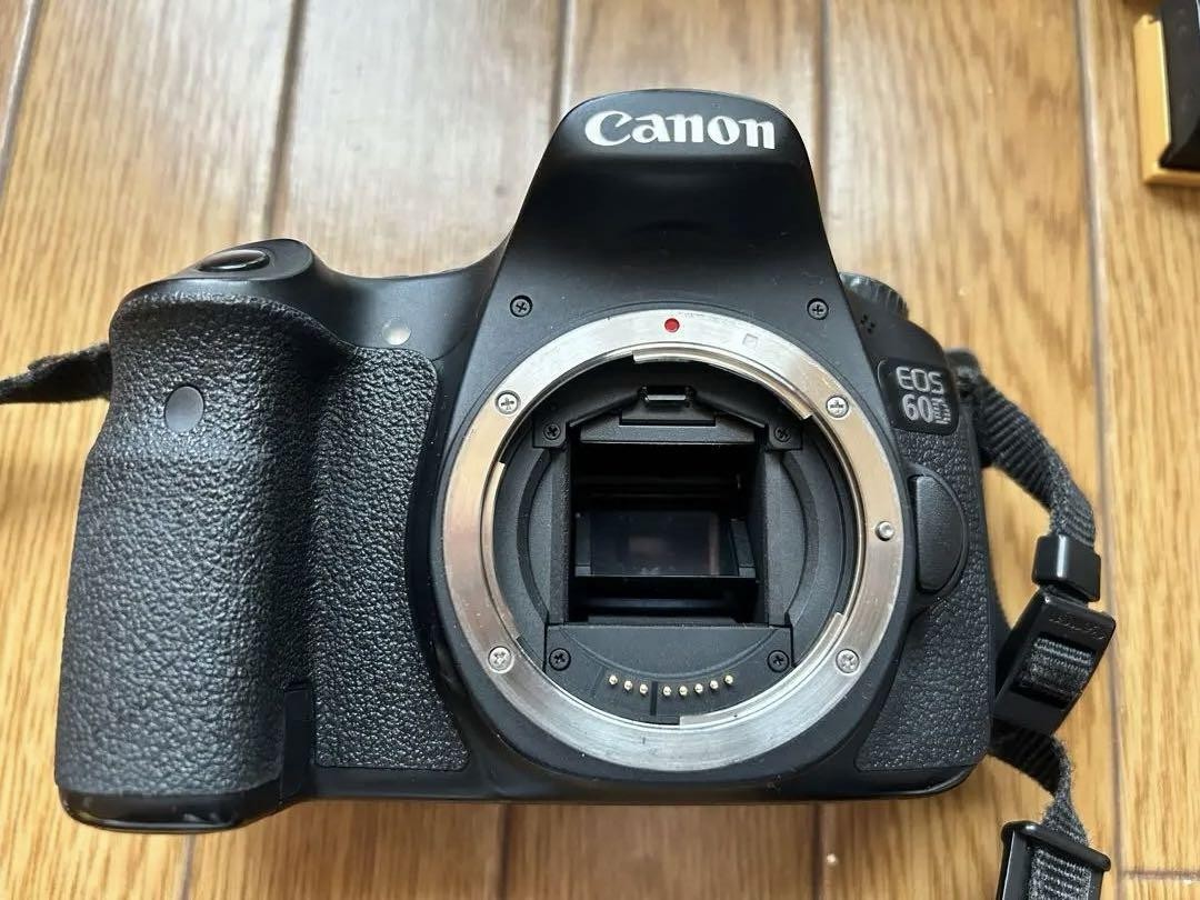 Canon EOS 60D DSLR Camera Kit with EF-S 18-135 IS Lens