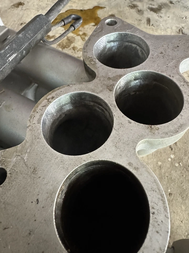 Colector de admisión tubular superior e inferior GT40 con espaciador, junta y herrajes. Foto 3 de 4