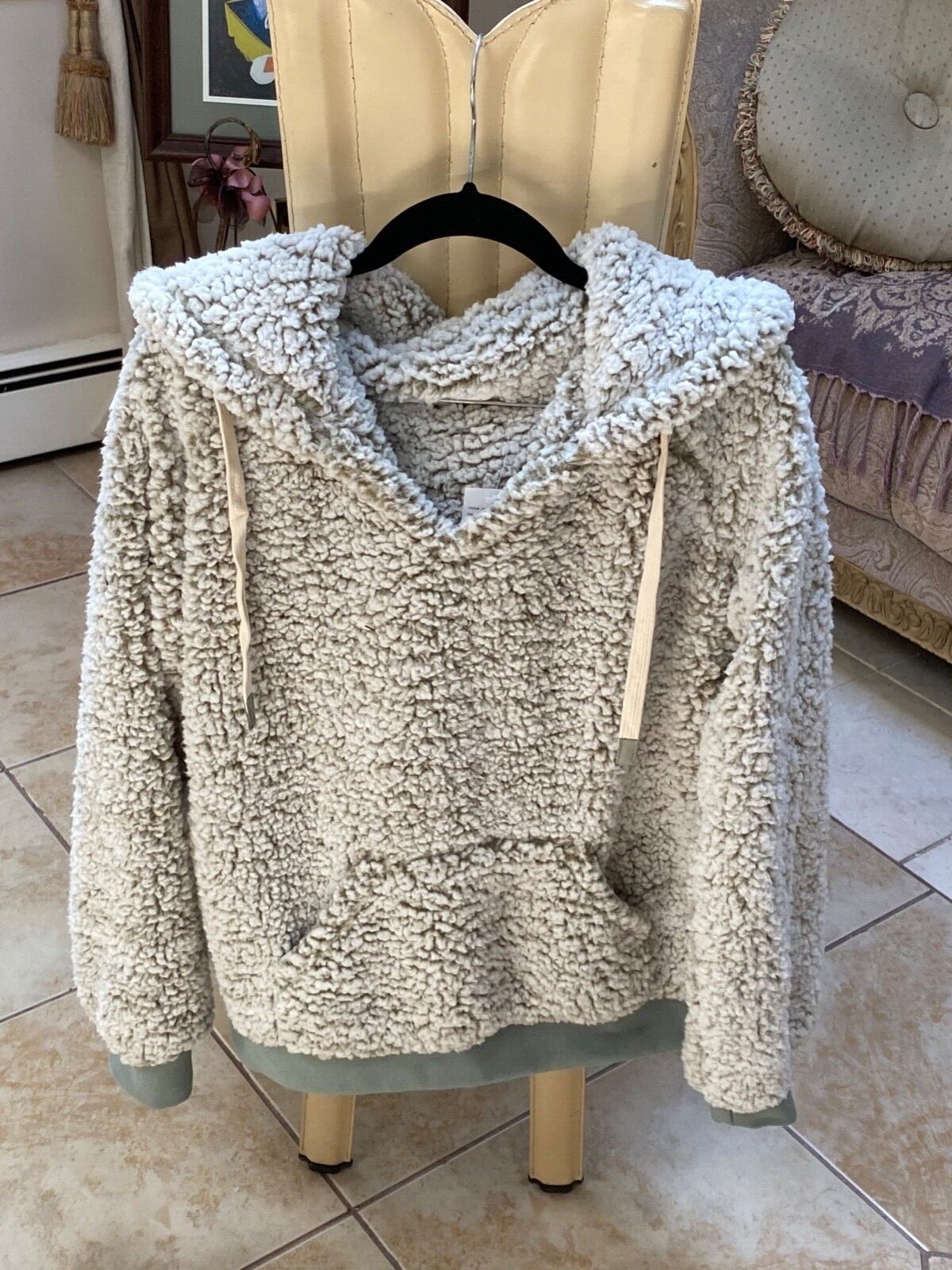 Sherpa Teddy Bear Pullover WITH HOOD Size Medium/L NWT LIGHT GREEN SOFT  Pockets