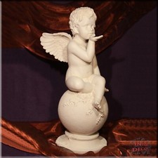 Engel auf Kugel Amor Engelskuss Figur Skulptur Gartenfigur Geschenk Kunstharz