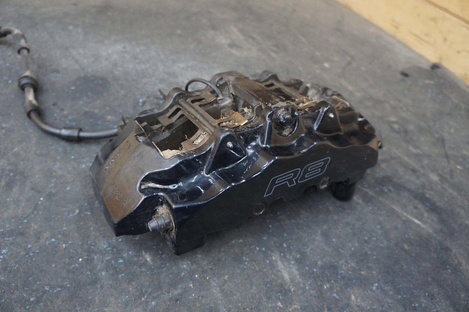 Front Left Brake Caliper Assembly OEM Audi R8 Spyder Convertible 11-13 Gt 12-13