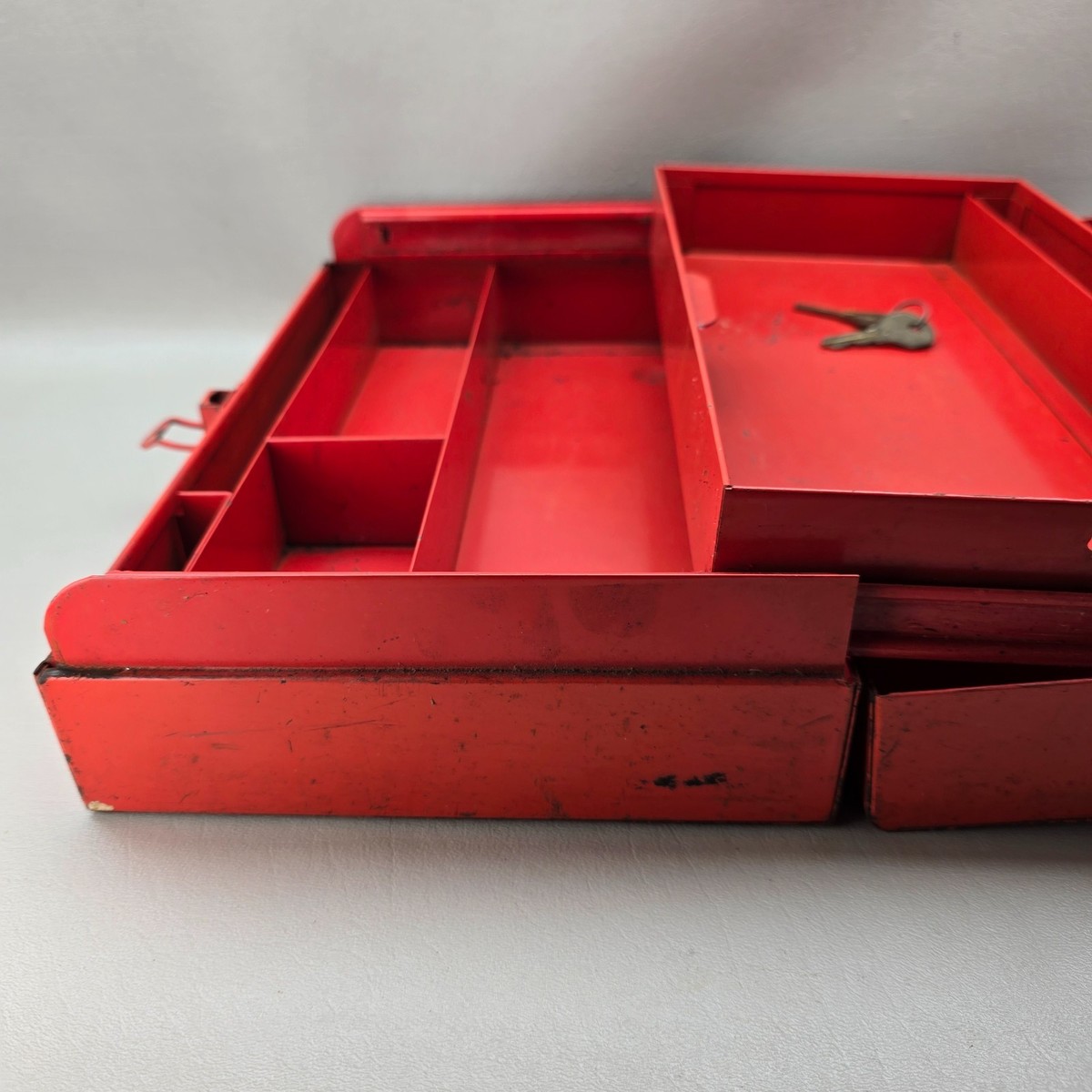 Snap-On KRA-65C Vintage Red Metal Tool Box Locking with Keys