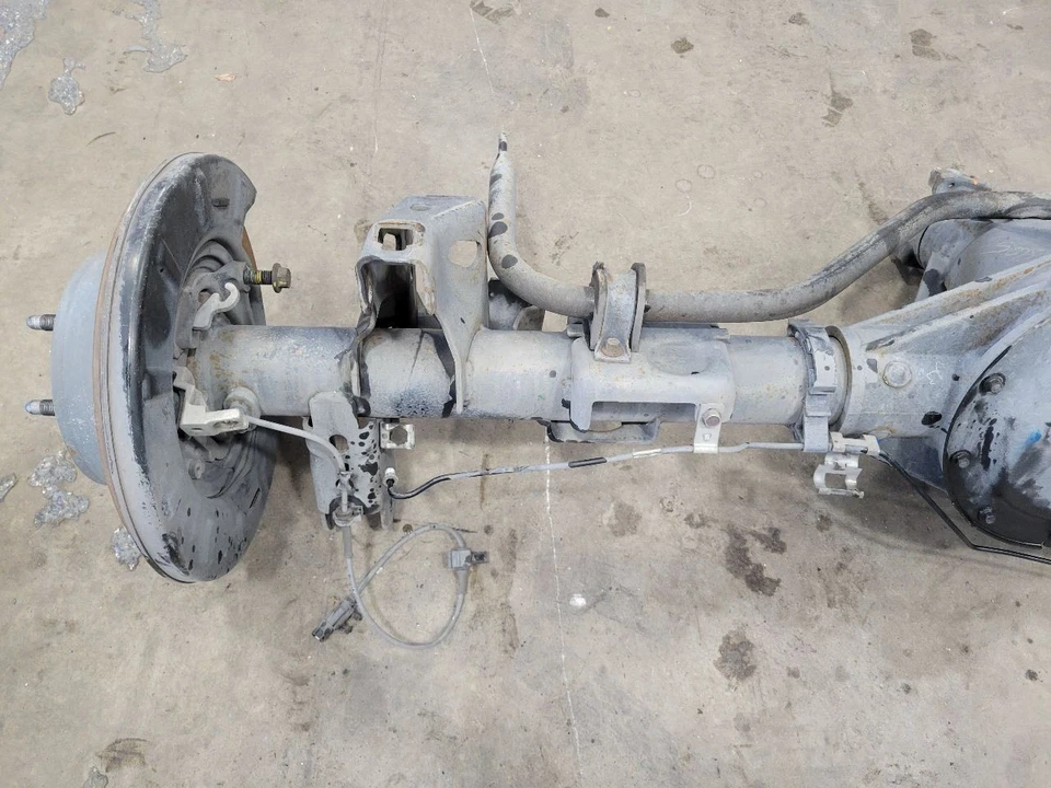 2017 CADILLAC ESCALADE REAR AXLE 102K MILES G80 3.23 RATIO - Image 4 of 4