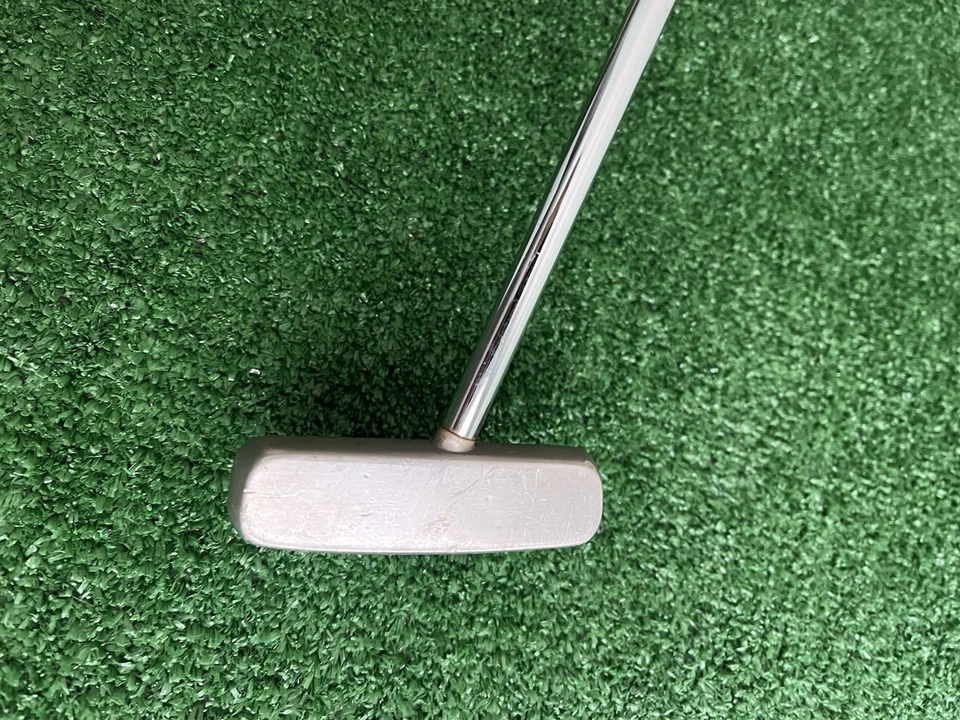 JUNIOR TaylorMade RORY Putter / 29" / Center-Shaft / Face-Balanced / Right-Hand - Image 2 of 4