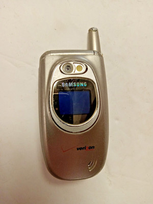 Vintage Samsung SCH-A670 Verizon Flip Cell Phone Silver Parts Repair As-Is
