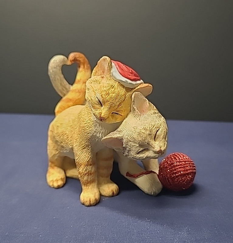 Lenox Sweetheart Cats Kittens 2004 Christmas  with Red Yarn Ball Santa Hat