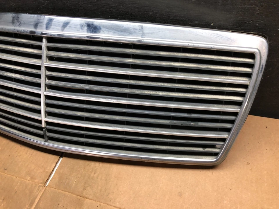 Mercedes-Benz W140 S600 S500 S320 1994 a 1998 parrilla superior delantera OEM A0453 DG1 Foto 3 de 4