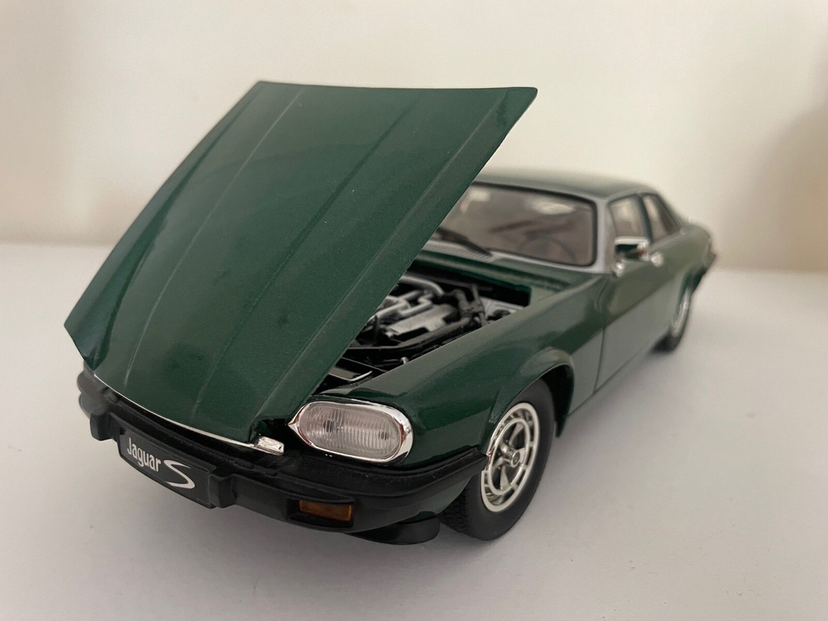 Road Signature 10.5” JAGUAR XJS 1975 Diecast Model GREEN Car