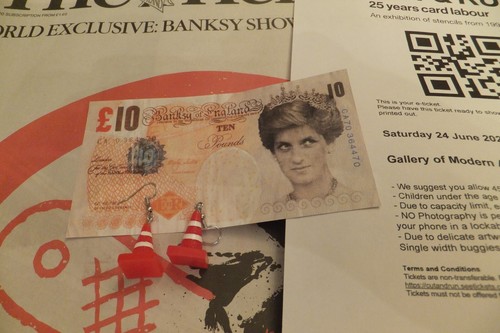 Banksy Cut & Run Glasgow, Tote bag, 2posters, Book, Tenner, Earrings, Newspaper. - Picture 22 of 24
