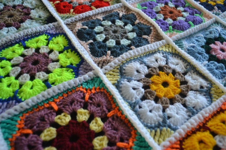 Häkeldecke, Granny Square Decke gehäkelt, bunt, Unikat 180cmx200cm, 1,80m x 2,0m - Bild 2 von 4