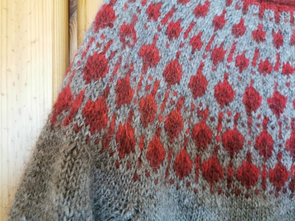 Islandpullover Blaubeer Gr. M Handgestrickt 3 Farben 100 % Islandwolle 500 Gramm - Bild 3 von 4