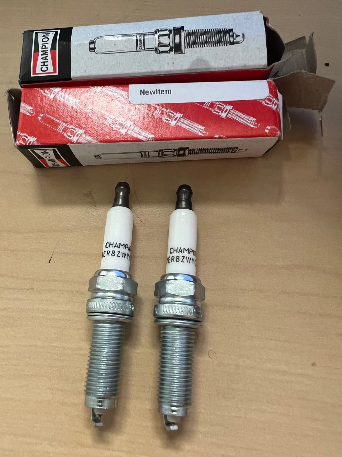 2 pc Champion Iridium 9407 Spark Plugs for Honda Dodge RER8ZWYCB4 ILZKR7B11S NEW