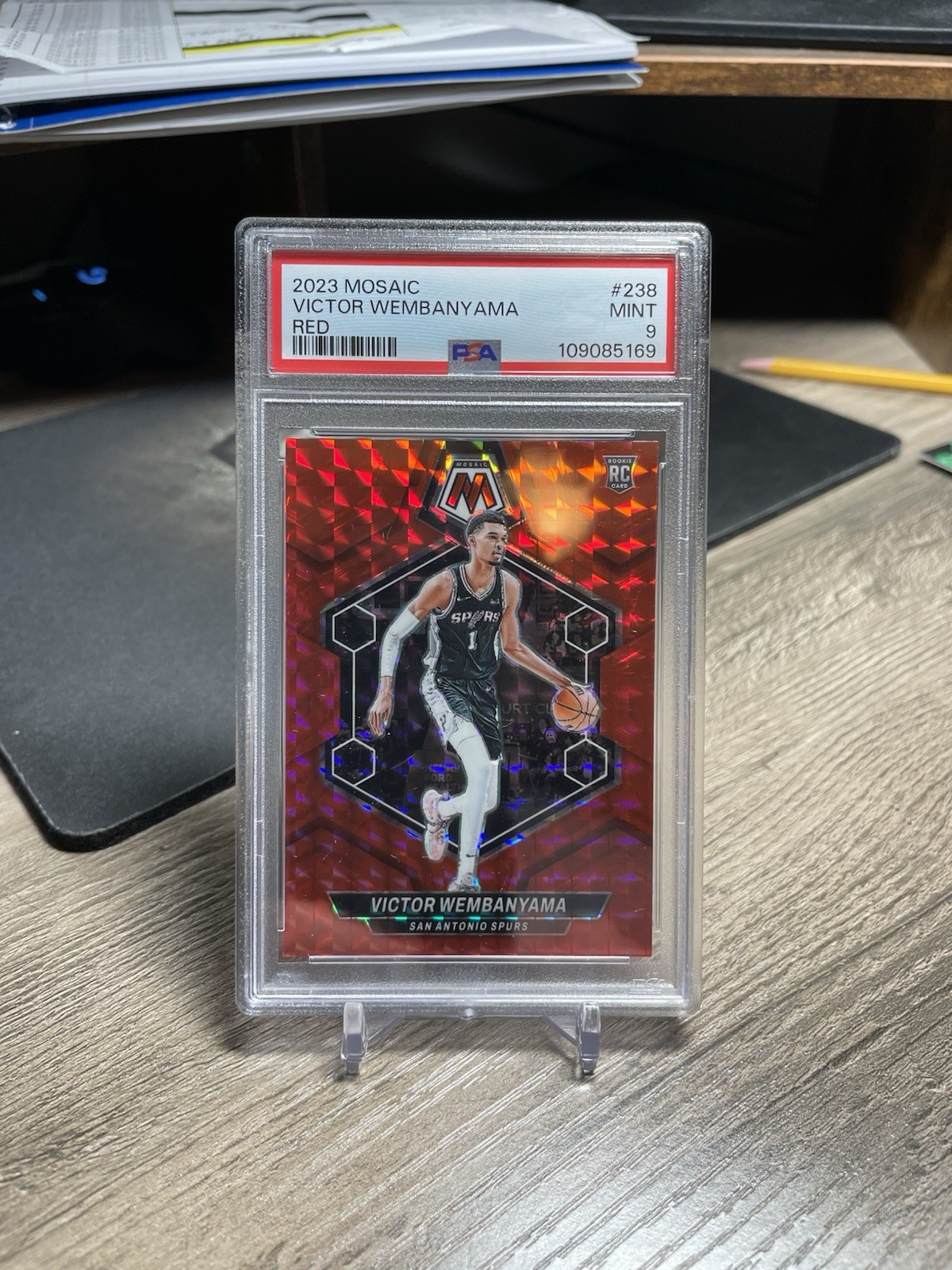 2023 Panini Mosaic Red Victor Wembanyama rookie (RC) #238 PSA 9