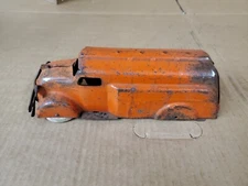 VINTAGE ORIGINAL WYANDOTTE ORANGE PRESSED STEEL 1937 TANKER B
