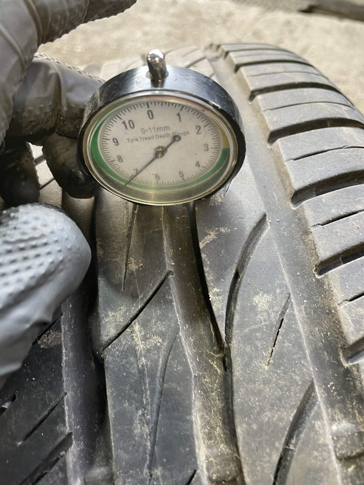 1x 235 40 17 BRAVURIS 2 235/40 R17 90W BARUM No Repairs