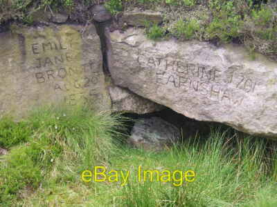 Foto 6x4 Dubious Graffiti. Oldfield\/SE0037 Fund in der Nähe von Ponden Kirk, der um 2005