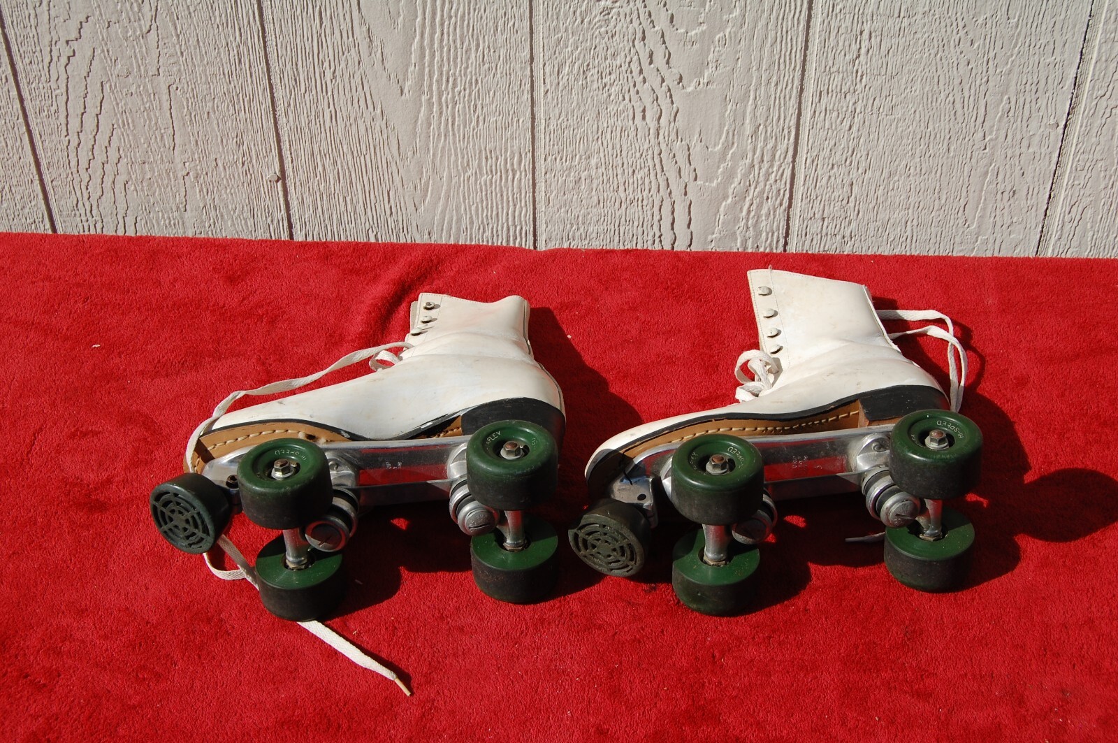Vintage RIEDELL Women Roller Skates Sure Grip Century Plates White