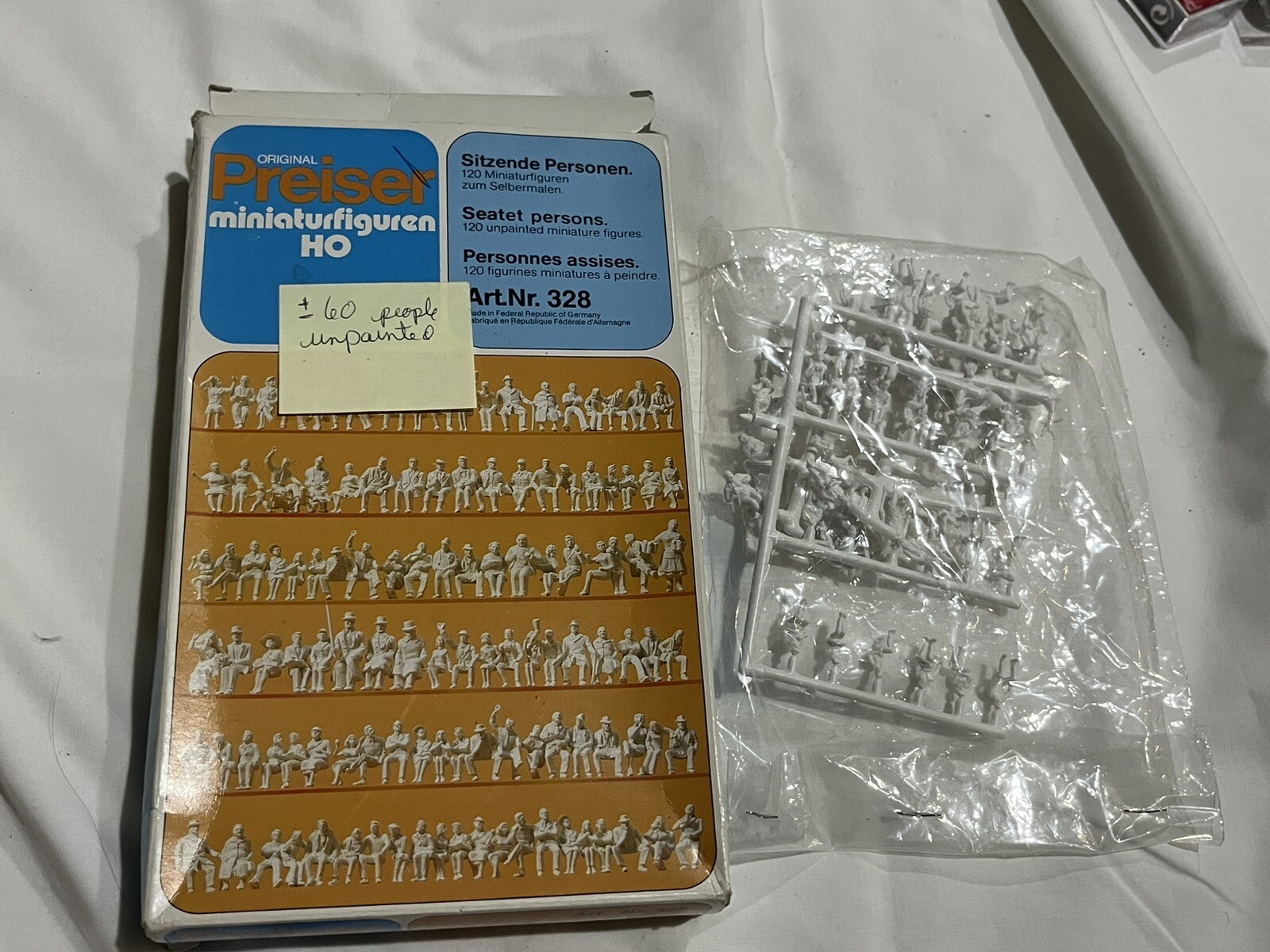preiser-art-nr-328-unpainted-sitting-figurines-ho-gauge-1-87-scale-og