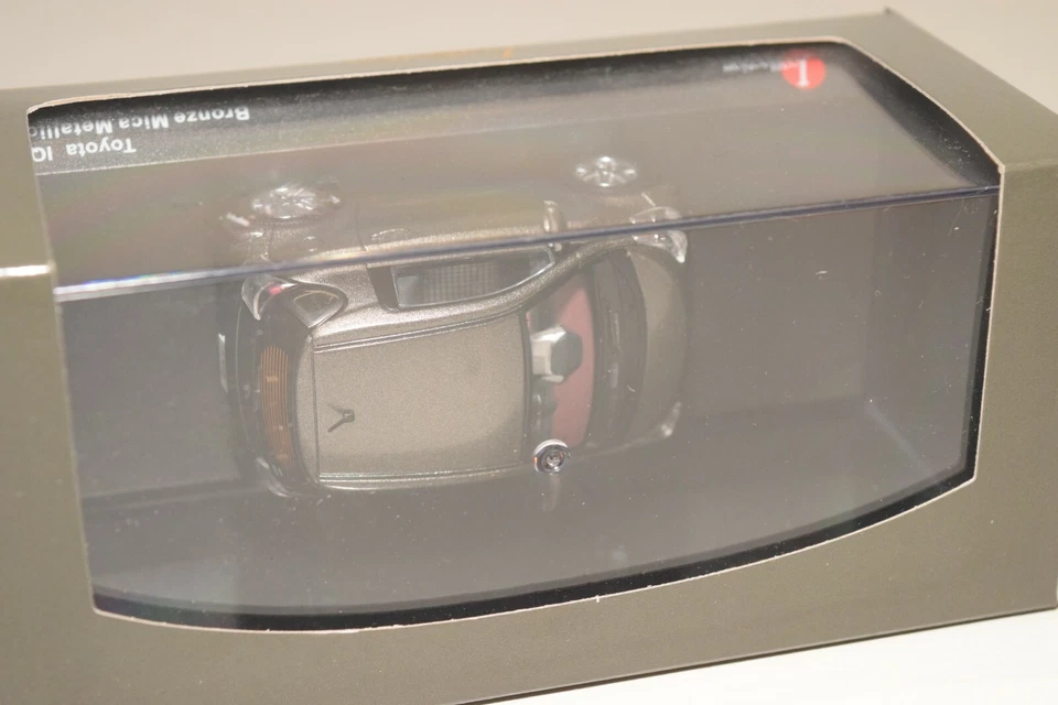 A34 1:43 J-COLLECTION KYOSHO JC6004BM TOYOTA IQ METALLIC BRONZE MIB RARO!! - Immagine 2 di 4