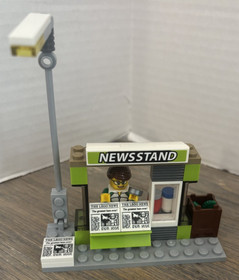 LEGO CITY: Bus Station (60154) 100% Complete w/ Minifigures, Box, Manuals