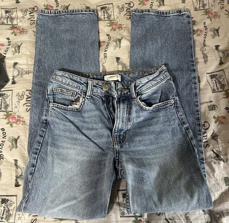 H&M Slim Fit Straight Low Rise Light Wash Blue Denim Jeans Teen Size 30