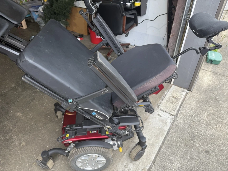 "Silla eléctrica bariátrica Quantum Edge HD 23"" asiento ancho - Pride Mobility -" Foto 3 de 4