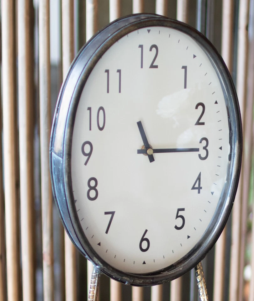 Whimsical Round Tabletop Metal Clock Duck Bird Feet Desk Bedside Vintage Style - Image 3 of 4