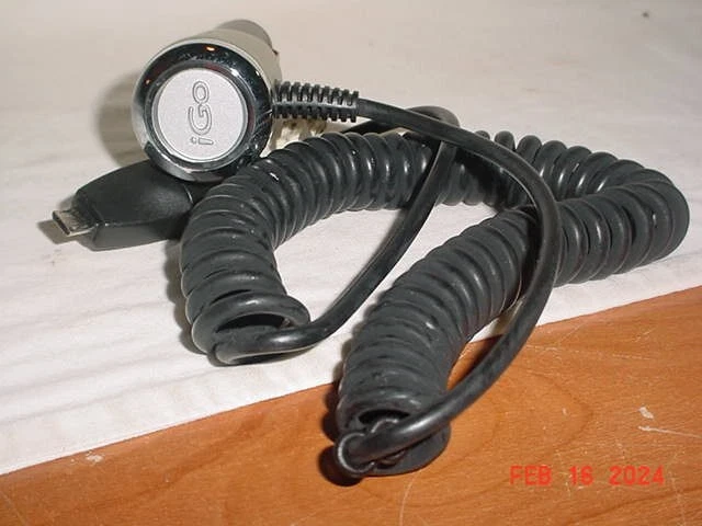 CLASSIC SAMSUNG GALAXY CAR CHARGER WIRE RETRACTABLE IGO 3 FEET LONG CABLE TESTED - Image 4 of 4