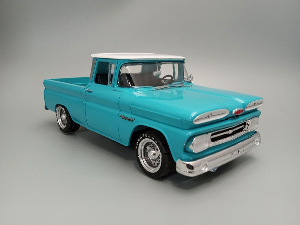1/25 Scale Model Kit NEW '60 Chevy Apache Pickup Street Machine by