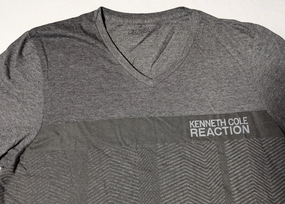 Camiseta Kenneth Cole Reaction Hombre Talla 2XL Gris Carbón Textura Clara Cuello en V Foto 2 de 4