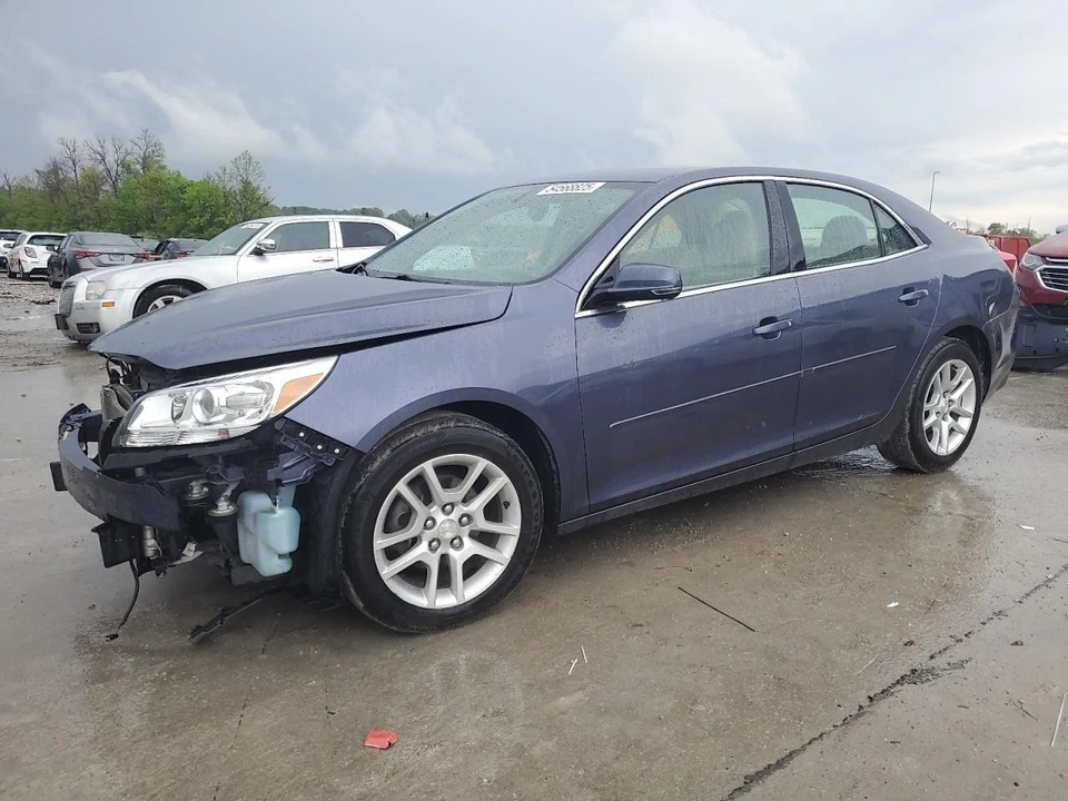 Used Front Right Door Assembly Front fits: 2013 Chevrolet Malibu R. w/center mou Foto 3 de 4