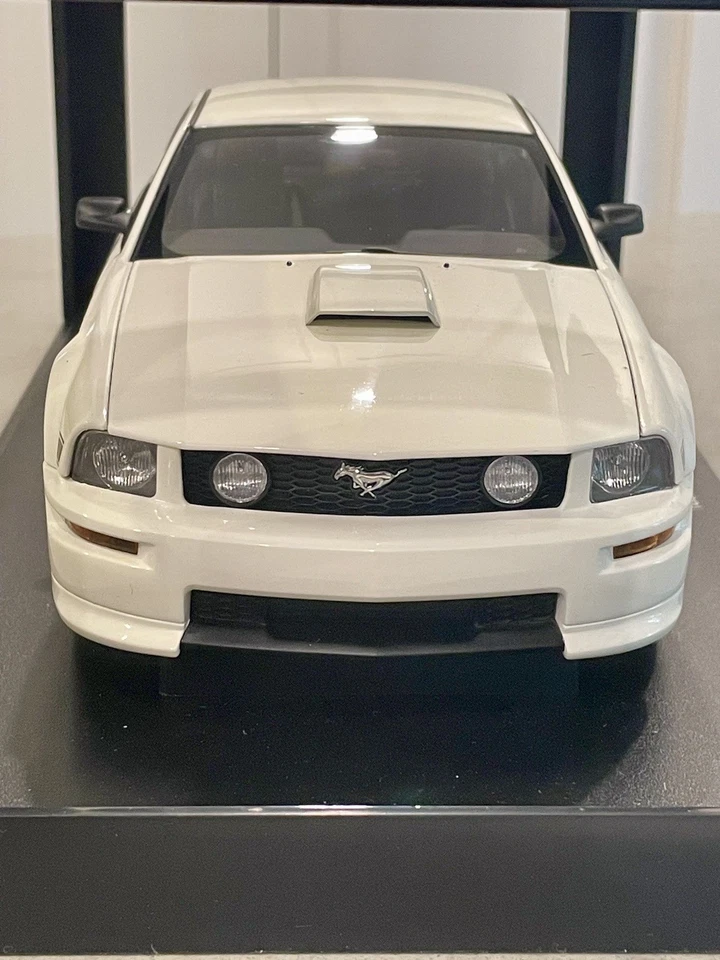 RARE AUTOart 1:18 Ford Mustang GT Coupe '07 California Special White 73111 LtdEd - Image 2 of 4