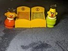 VTG Fisher Price Little People Sesame Street 938 Part - Bert & Ernie w/ Beds