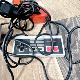 Nintendo NES Action Set Condole Orange Blaster in Original Box 