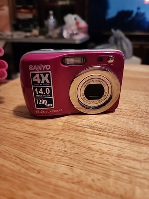 Sanyo VPC-S1414 P Pink 14.0MP 4X Zoom 720P HD Digital Camera Vguc