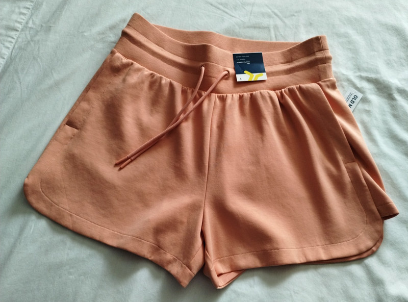 OLD NAVY Peach "XTRA Hi Rise Dynamic FLEECE" Shorts Sz LARGE (3.5 Inseam)