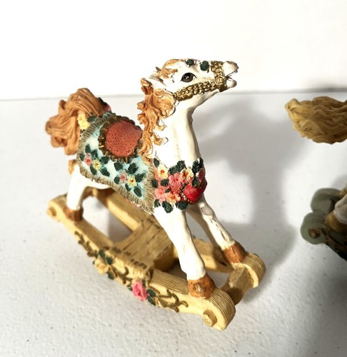 Set di 2 giostre cavalli a dondolo in ceramica vintage - Foto 3 di 6