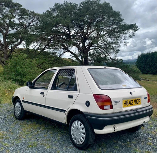 Mk3 Fiesta 1.1 LX  Rare Beige colour with matching Beige interior - Picture 2 of 20
