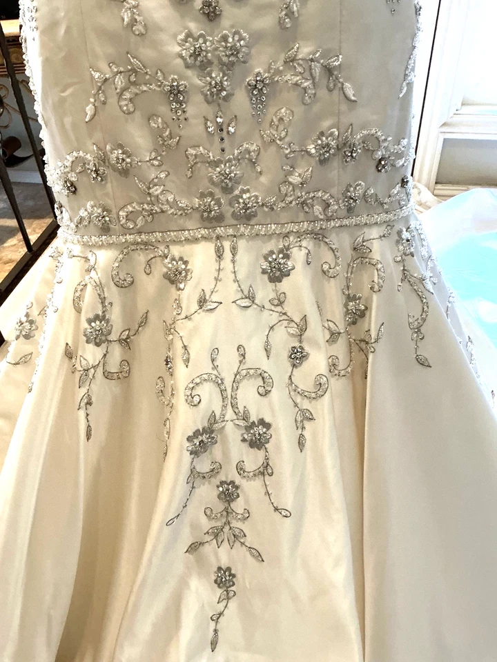 Vestido de novia Eve of Milady NUEVO GOTA cintura blanco cuentas LOGO BORDADO Foto 4 de 4