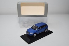 B38 1:43 MINICHAMPS VW VOLKSWAGEN TOUAREG V10 TDI MET. BLUE DEALER MIB