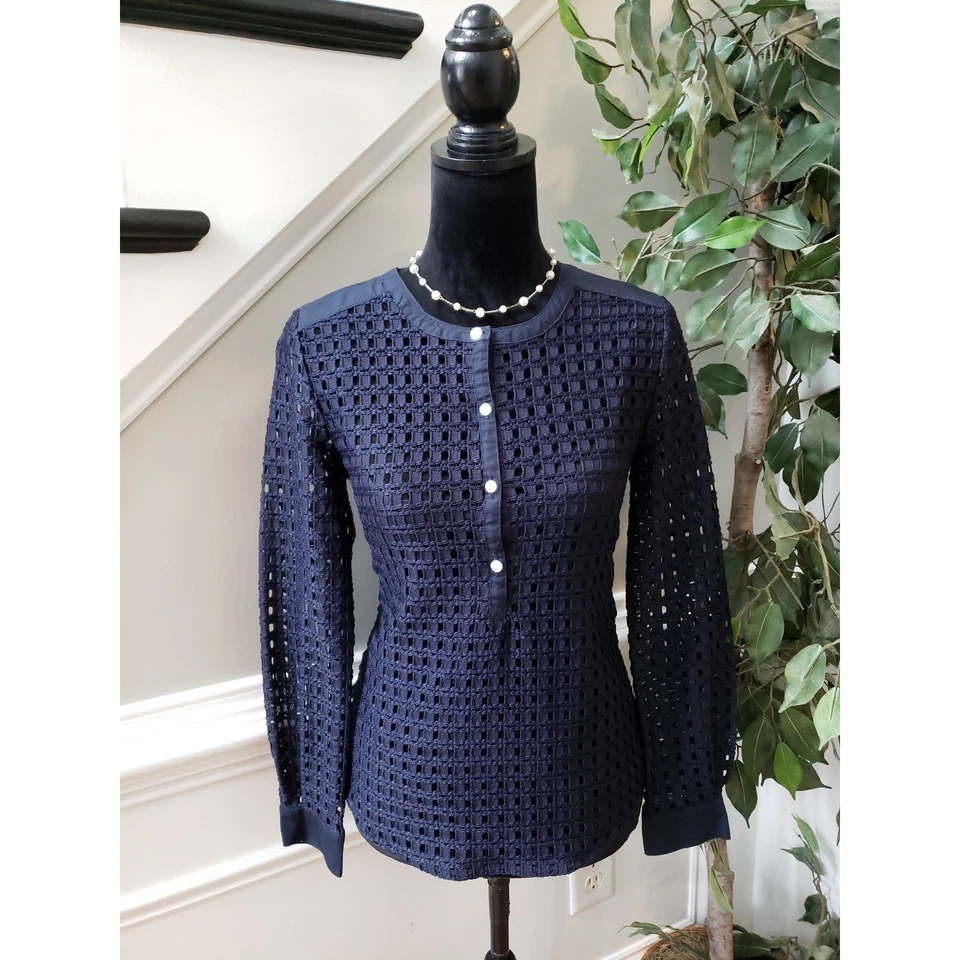 Blusa Banana Republic Mujer S Azul Marino Ojales Encaje Manga Larga Texturizado Botón Top