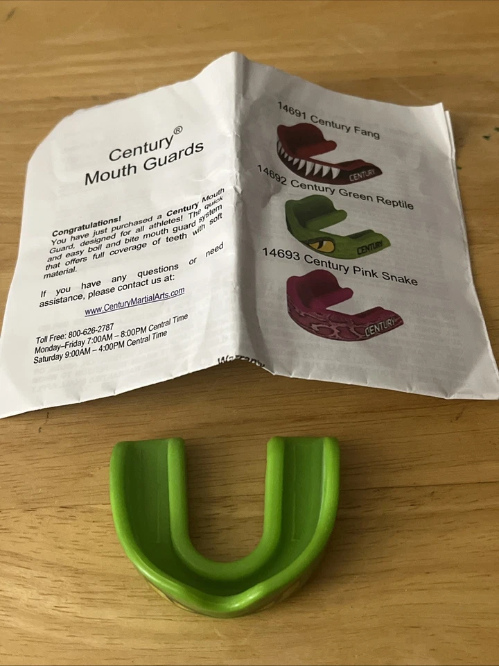 Protectores bucales Century ojos de serpiente tamaño juvenil artes marciales nuevos Foto 2 de 2