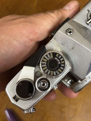 Olympus OM-1 35mm SLR Body FOR PARTS - Picture 4 of 9