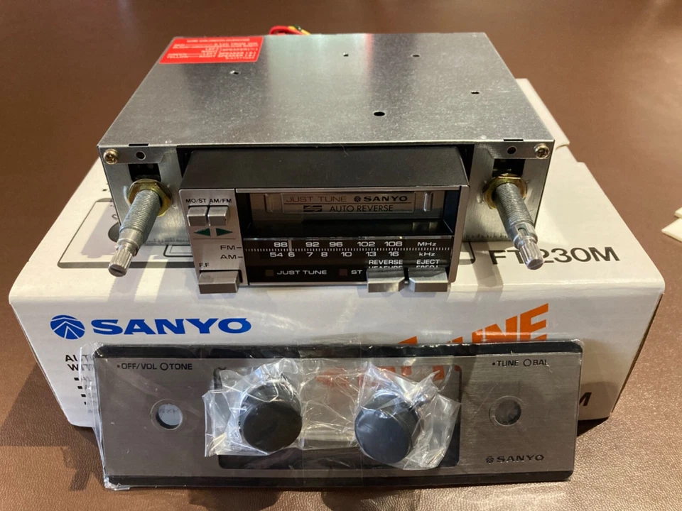 SANYO FT230 CAR RADIO CASSETTE BRAND NEW 1970s
