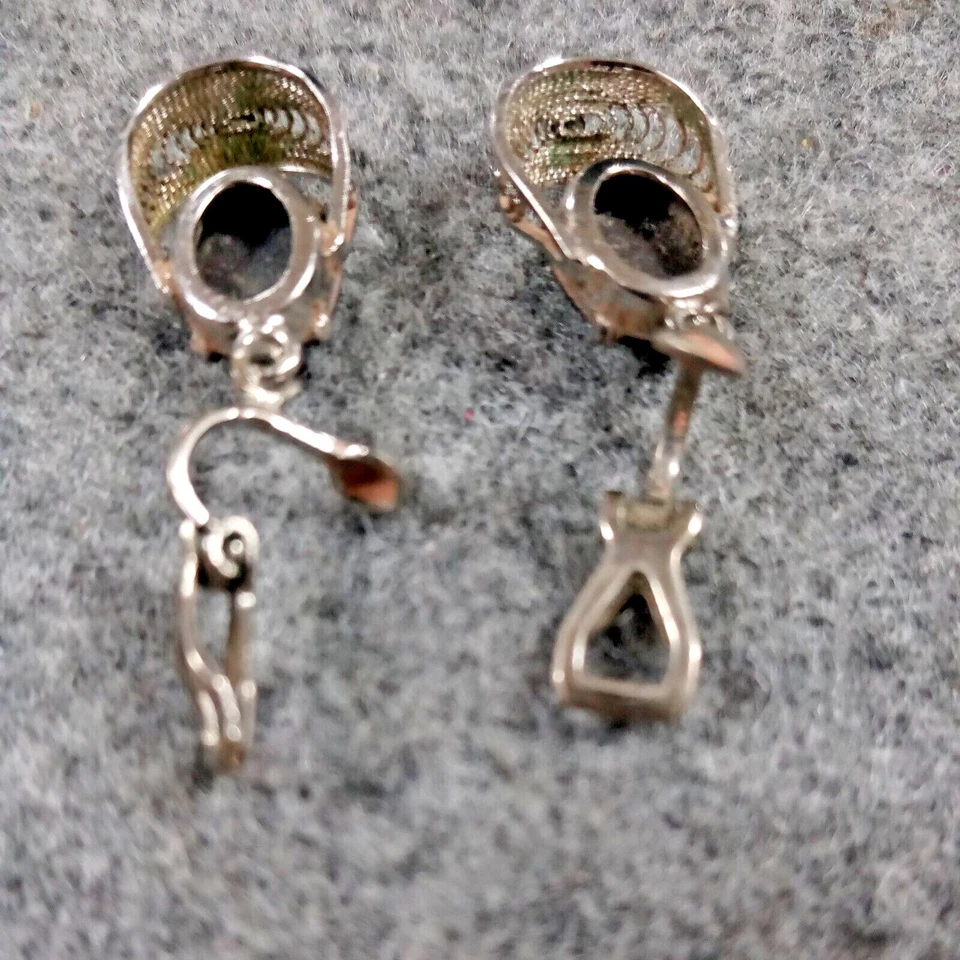 Vintage Silvertone & Hematite Dangly Clip On Earrings (FC 93/2 D610) - Image 3 of 4