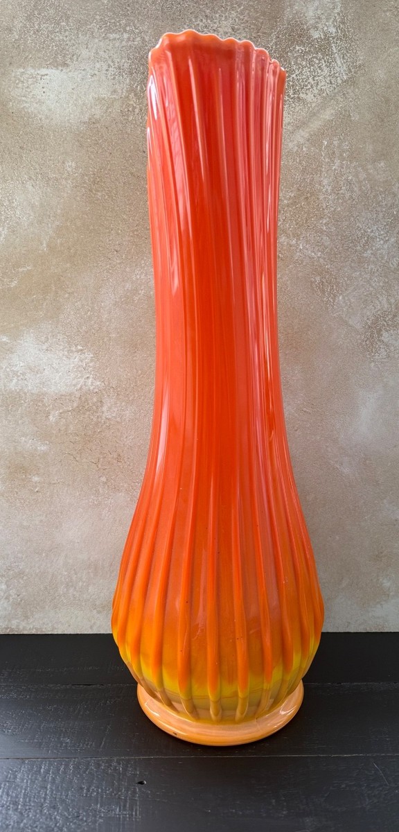 L. E. SMITH MCM BITTERSWEET RIBBED SWUNG STRETCH VASE ORANGE