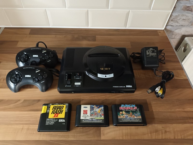 Sega Mega Drive 1 Console with Leads, 2X controllers and power supply, See Pics