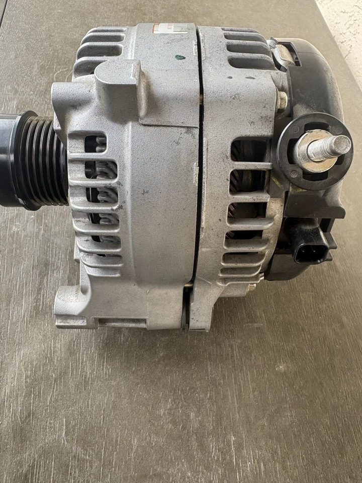Alternador Mopar 56029765AA Jeep Wrangler Gladiator 2018-2023 Foto 3 de 4