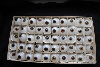 box with 50 antique german human prosthetic glass eyes