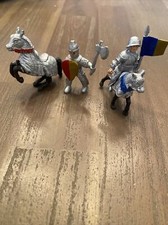 Safari Ltd Knight Figures With Horses Flags Shield Lot Of 4